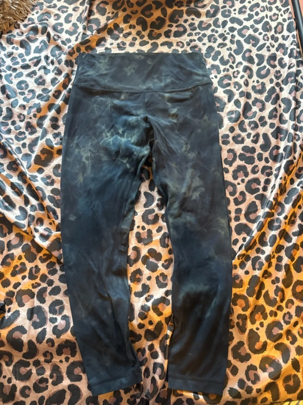 Lululemon Align High-Rise Size 10 Diamond Dye
Graphite Bronze Grey, Green 25” - Picture 5 of 9